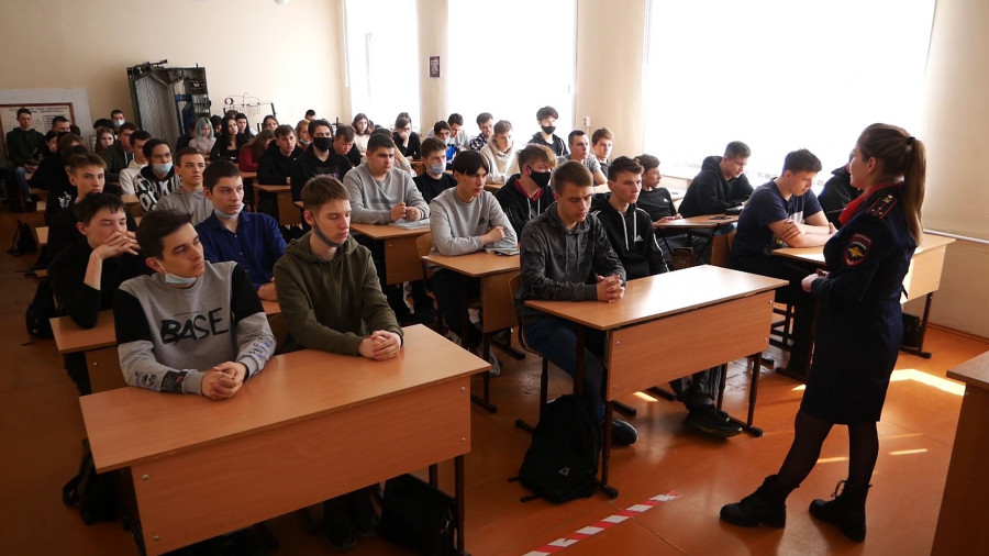 Студенты горного колледжа встретились с сотрудниками ГИБДД