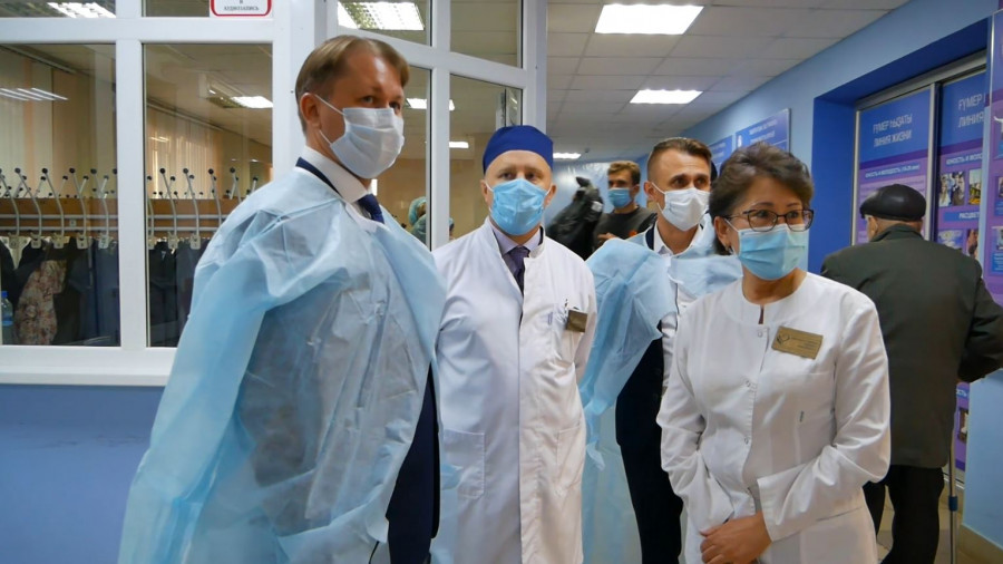 Глава администрации Кумертау Олег Фролов посетил поликлинику с проверкой