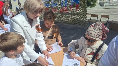 Праздничная программа на площади Советов